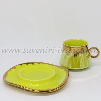 порцеланов комплект чаша с чинийка електриково зелено и златно