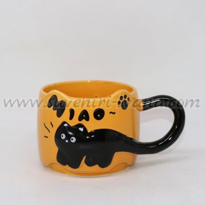 Керамична чаша с 3D коте и черна дръжка, модел три