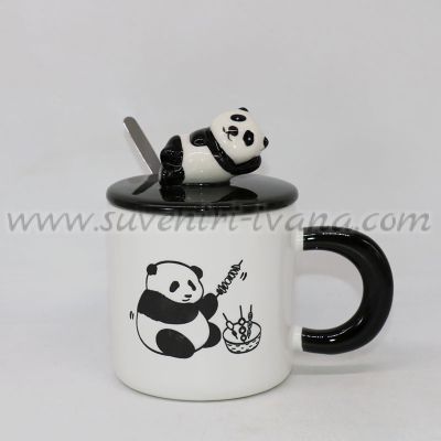Керамична чаша с капак и лъжичка с 3D панда, модел две