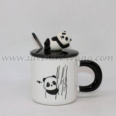 Керамична чаша с капак и лъжичка с 3D панда, модел три