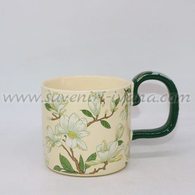 Керамична чаша с флорален принт и декорирана дръжка, модел едно