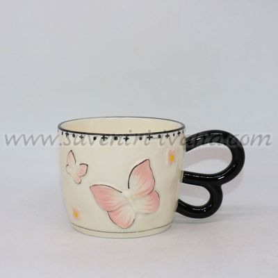 Керамична чаша с релефни розови пеперуди и двойна дръжка