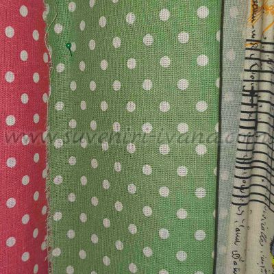 Плат на бели точки върху зелен фон за чанти и декорация