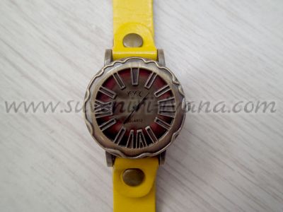Часовник за ръка в стил винтидж с каишка от естествена кожа