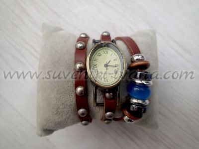 Часовник гривна в стил винтидж с кожена каишка и мъниста