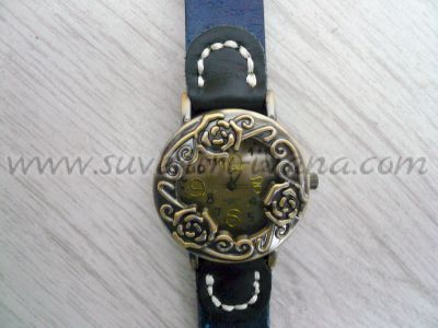 Часовник за ръка в стил винтидж с каишка от естествена кожа