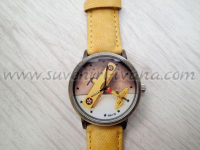 Часовник за ръка в стил винтидж със самолет на циферблата