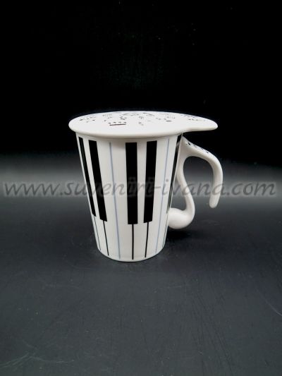 Керамична чаша пиано с капаче 10,5 х 11,5 см.