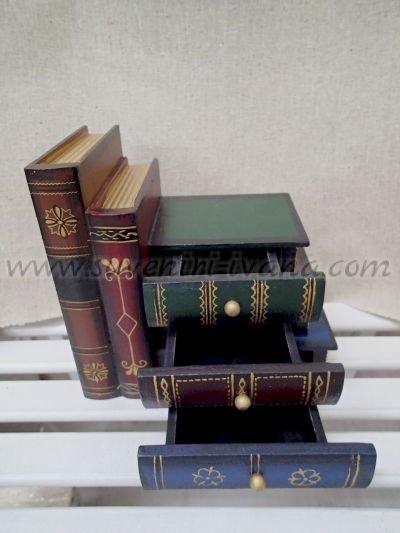 дървени книги с чекмеджета