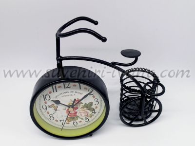 Винтидж часовник колело с кошче  бял 22,0 х 20,0 см.