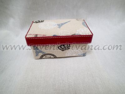 Кутия от твърд картон с покритие от ленено-памучен плат 14,0 х 9,0 х 7,0 см.