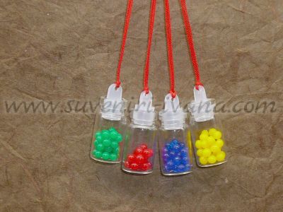 Стъклени шишенца с разноцветни топчета