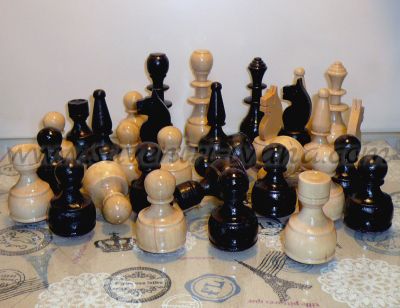 дървени фигури за шах