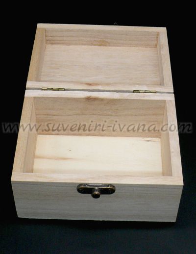 натурална дървена кутия
