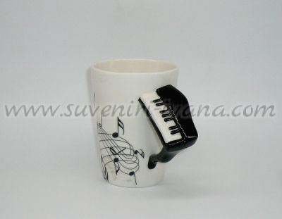 порцеланова музикална чаша с дръжка пиано