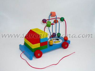 Дървено камионче с цветни кубчета за редене и пъзел