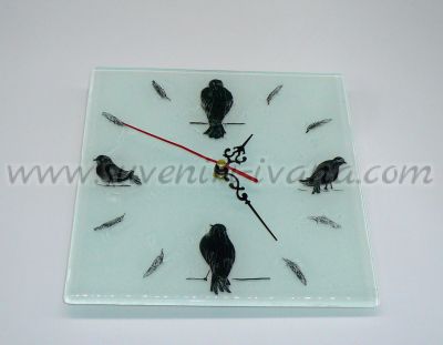 часовник за стена от стъкло
